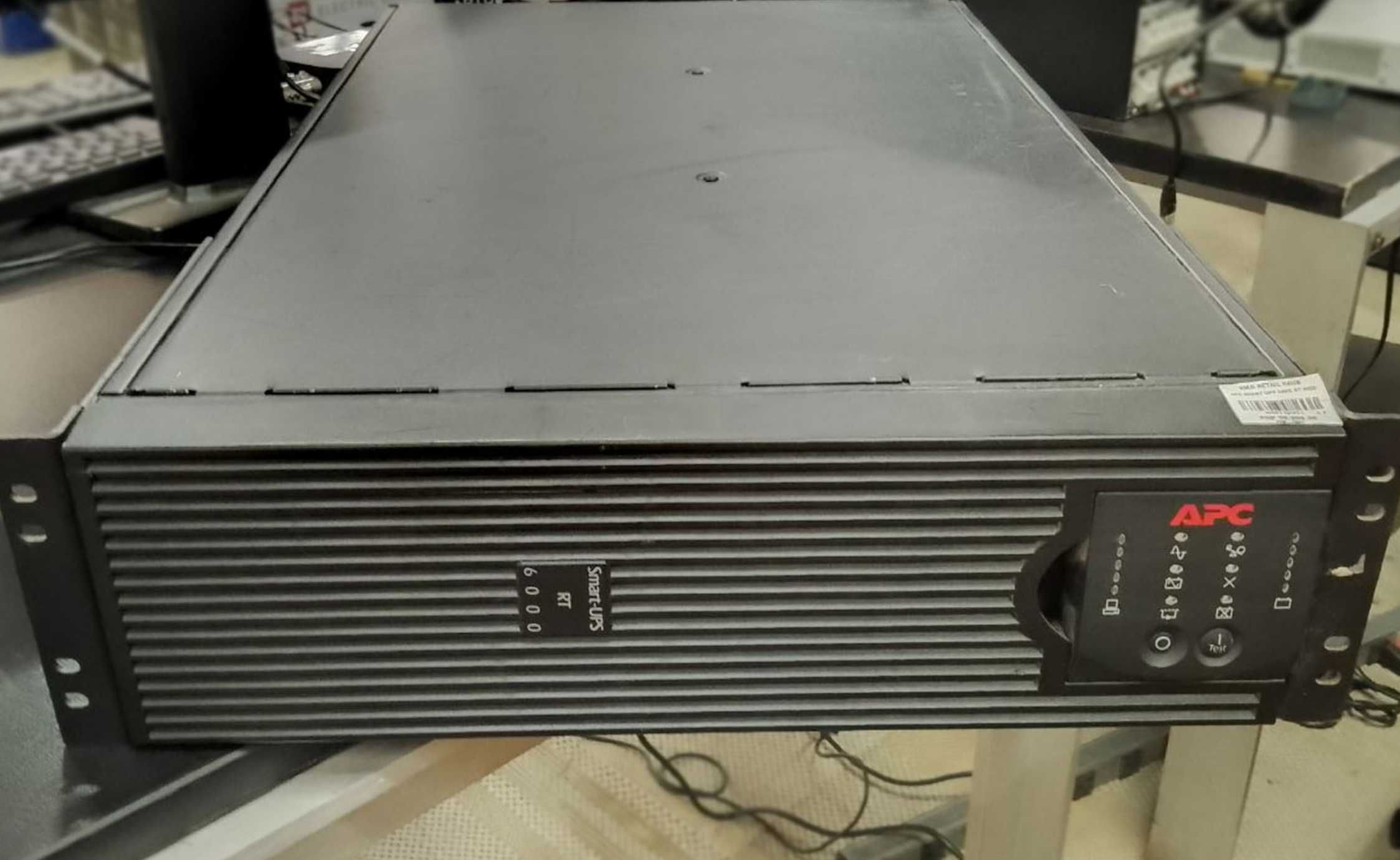 UPS Profesional APC Smart Rt 6000VA SURT6000XLIM - Transport gratuit