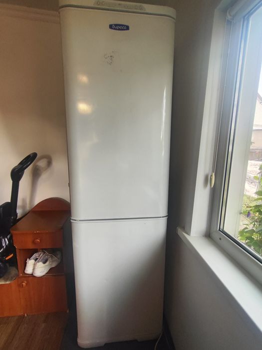 Продам холодильник с морозильной камерой