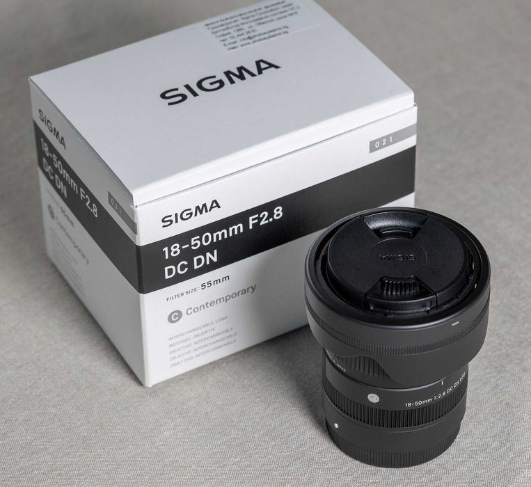 Продавам Sony A6700 + Sigma 18-50/2.8 +Smallrig аксесоари