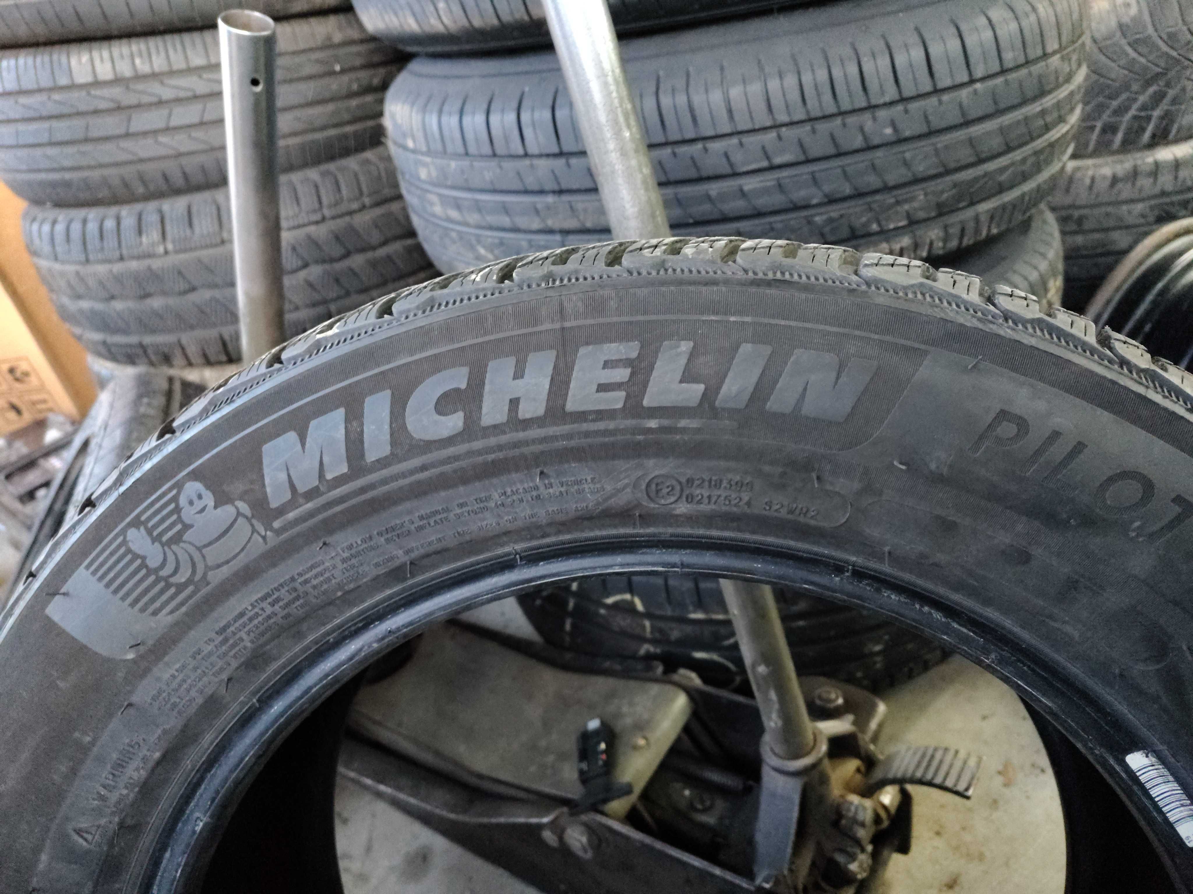 2бр.зимни гуми MICHELIN 235/55/17 103H DOT 3623