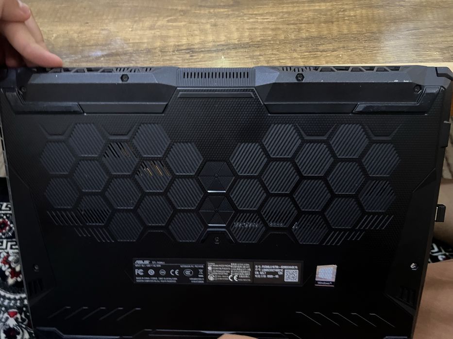 Moshniy igravoy noutbuk