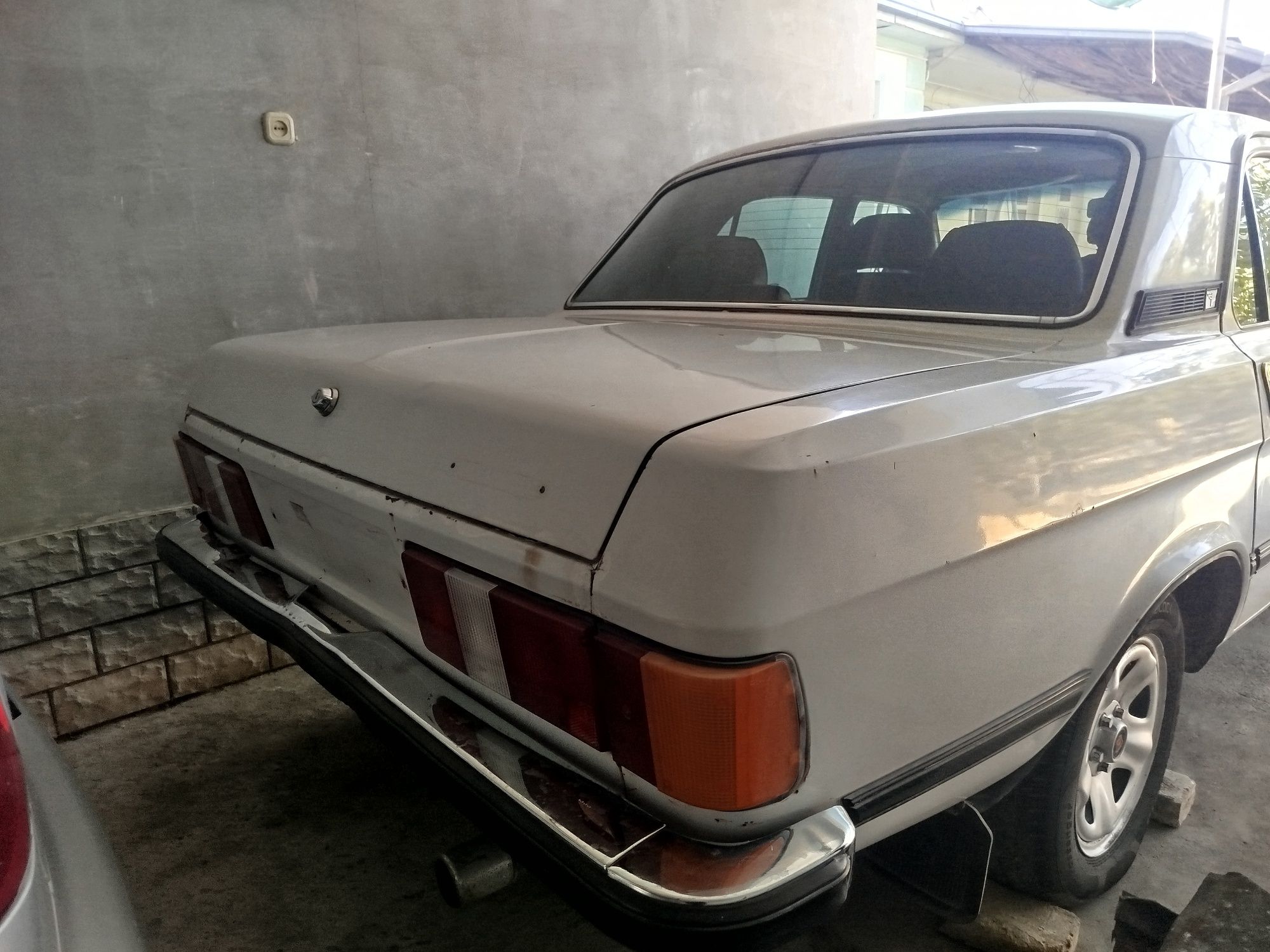 VOLGA GAZ 3102.  .