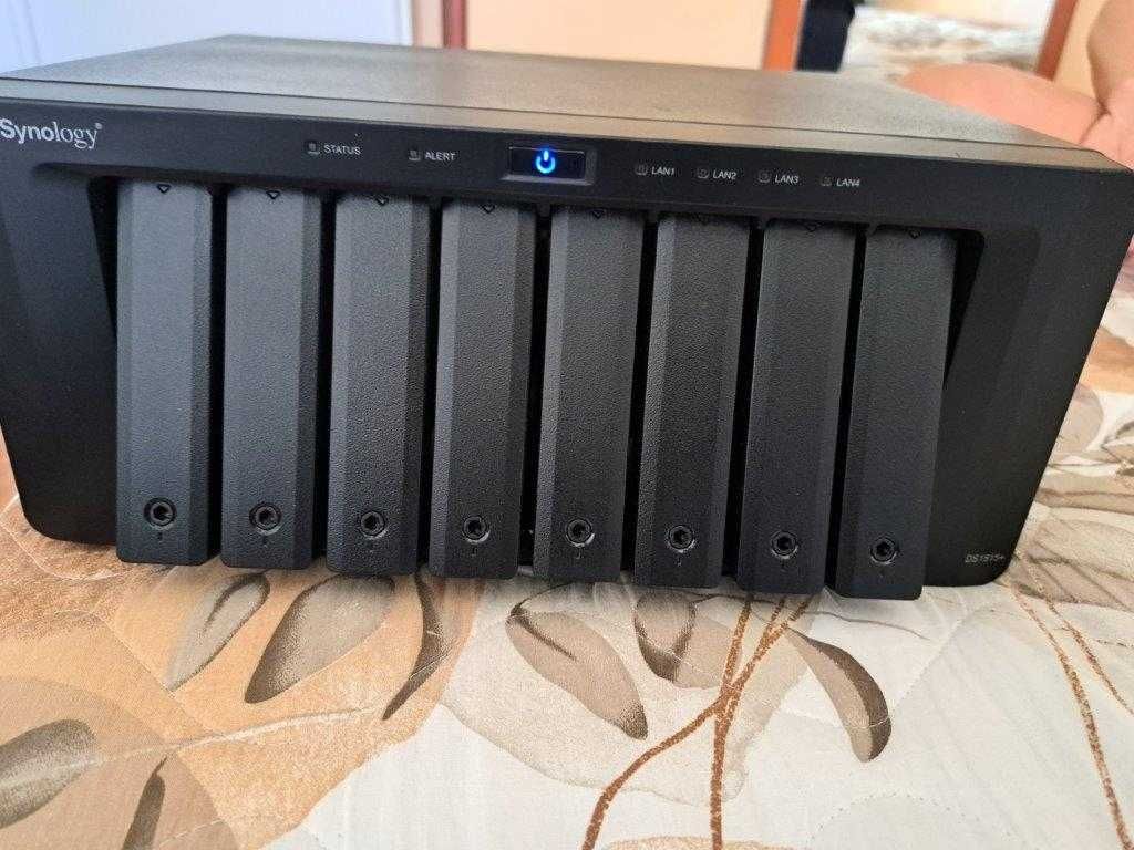ПОВРЕДЕН Synology DiskStation DS1815+ 4GB RAM 8-Bay NAS Домашен сървър