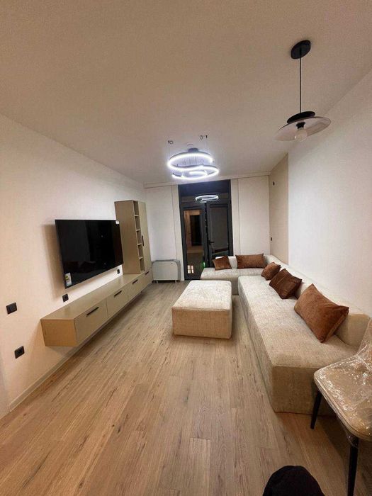 Ugam Riverda апартамент сотилади.  Биринчи линия сувга қараган. 5-этаж