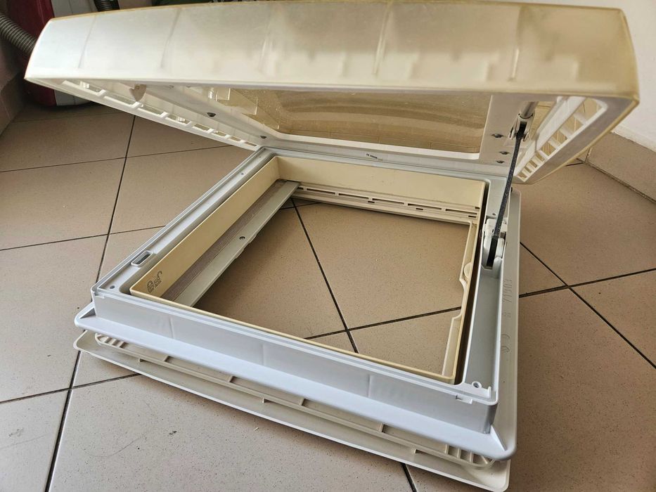 Translucid Thule camper Rooflight rulota Omni-Vent 40