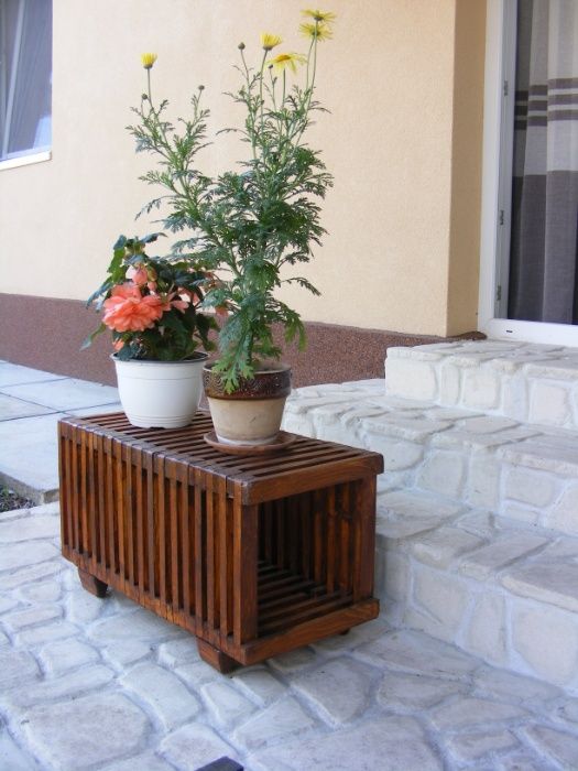 Vand suport flori din lemn