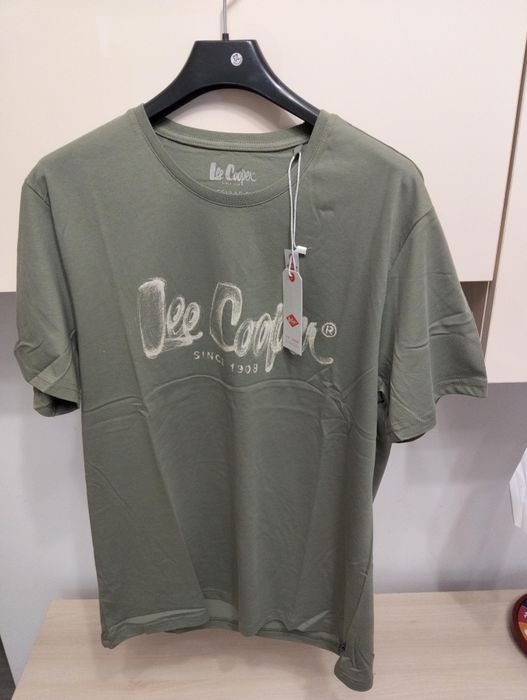 Vând tricou Lee Cooper