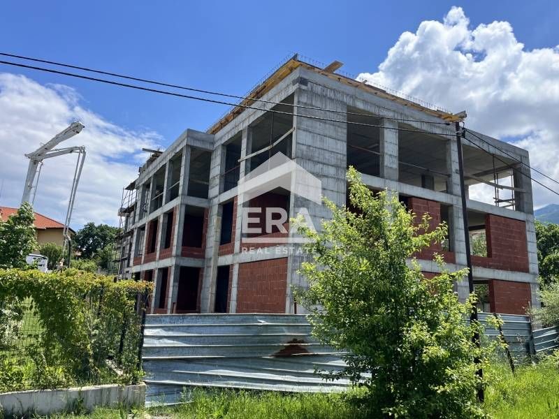 Тристаен апартамент в луксозна сграда в  м - т Гърдова глава