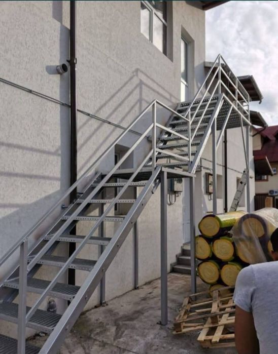 Scări zincate galvanizate