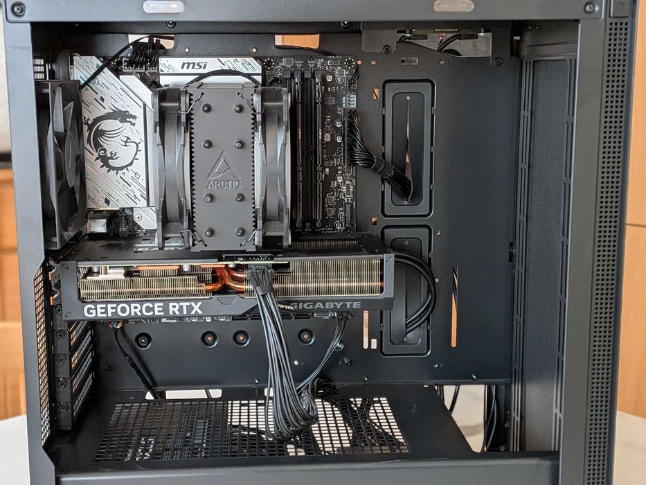 Геймърски/работен компютър, в гаранция, i7-14700 / RTX 4070 TI S / 64G