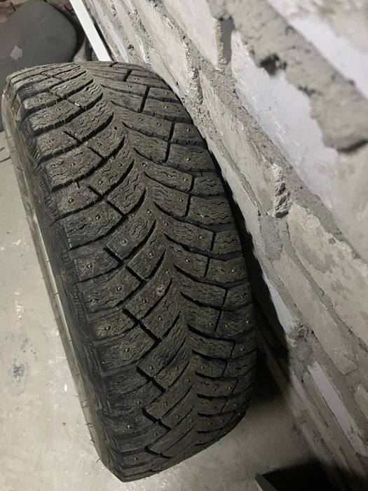 Зимняя michelin 185 195/65/15 зимняя шипованная в идеале