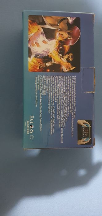 Consola portabila de jocuri retro