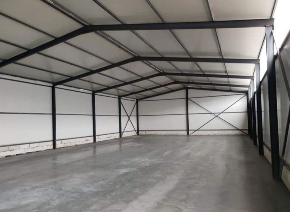 Vand Hala Metalica cu panouri sandwich completa