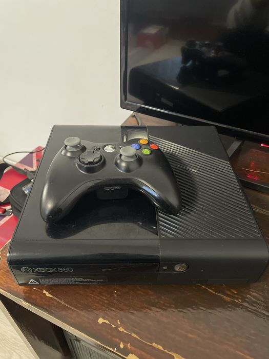 Xbox 360 E със игри