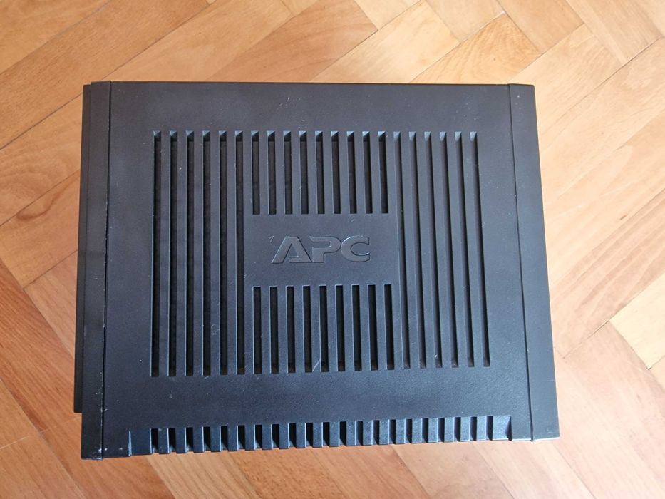 UPS APC Back-UPS 700