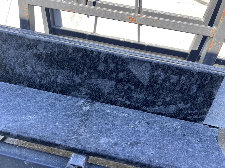Trepte sau glafuri din granit antracit,finisaj leather,antiderapant