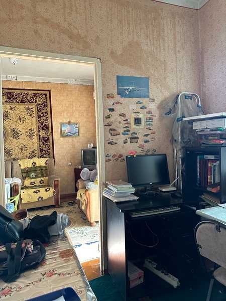Продается 2 комнатная квартира на Кадышева, рядом базар и 151 школа