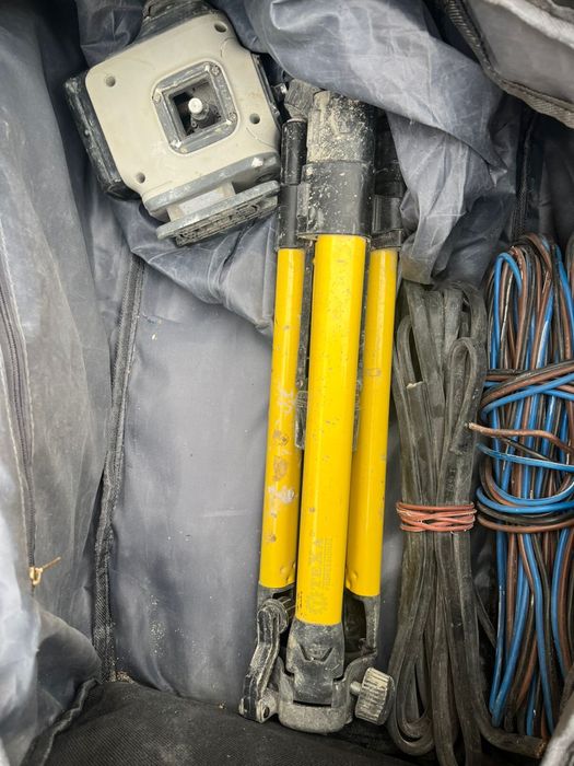 насос средний и лазер с ножками