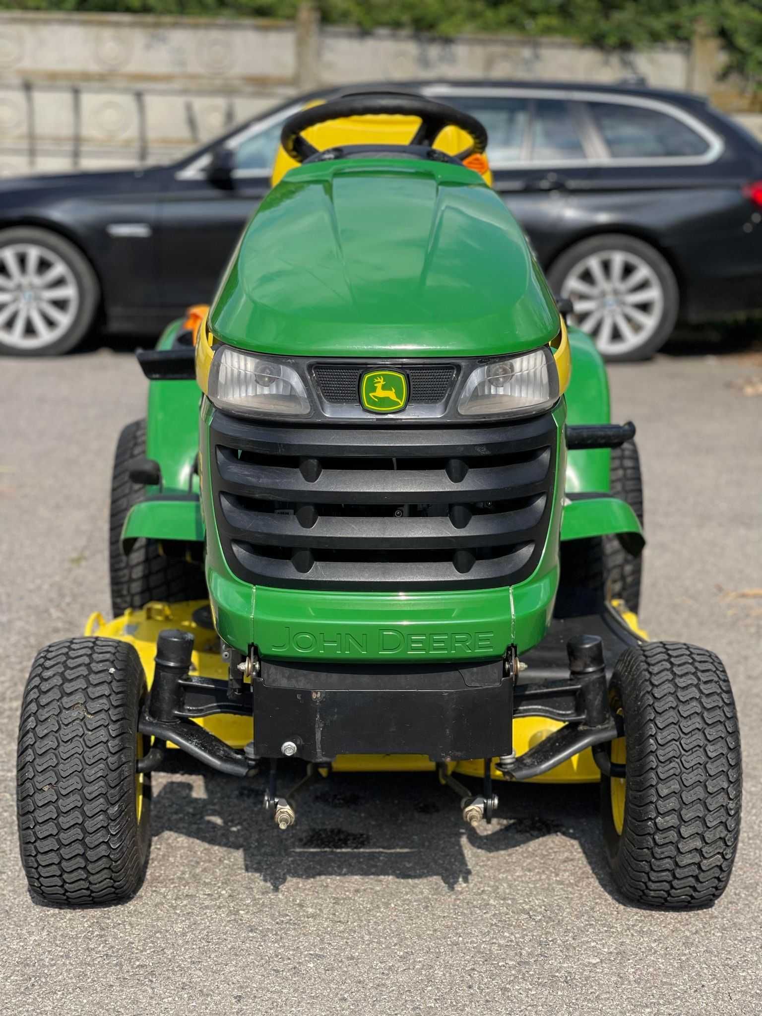 Tractoras de tuns iarba John Deere 4 Wheel steer