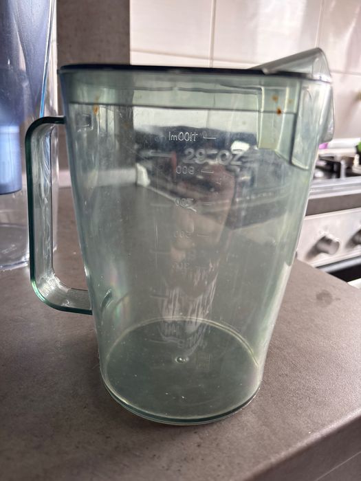 Recipiente apa si alte lichide