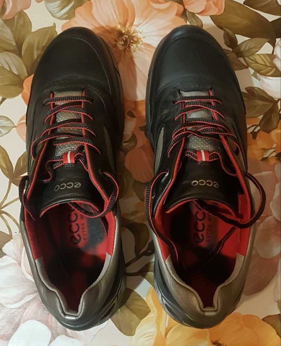 Продавам специализирани обувки за голф ECCO HYDROMAX