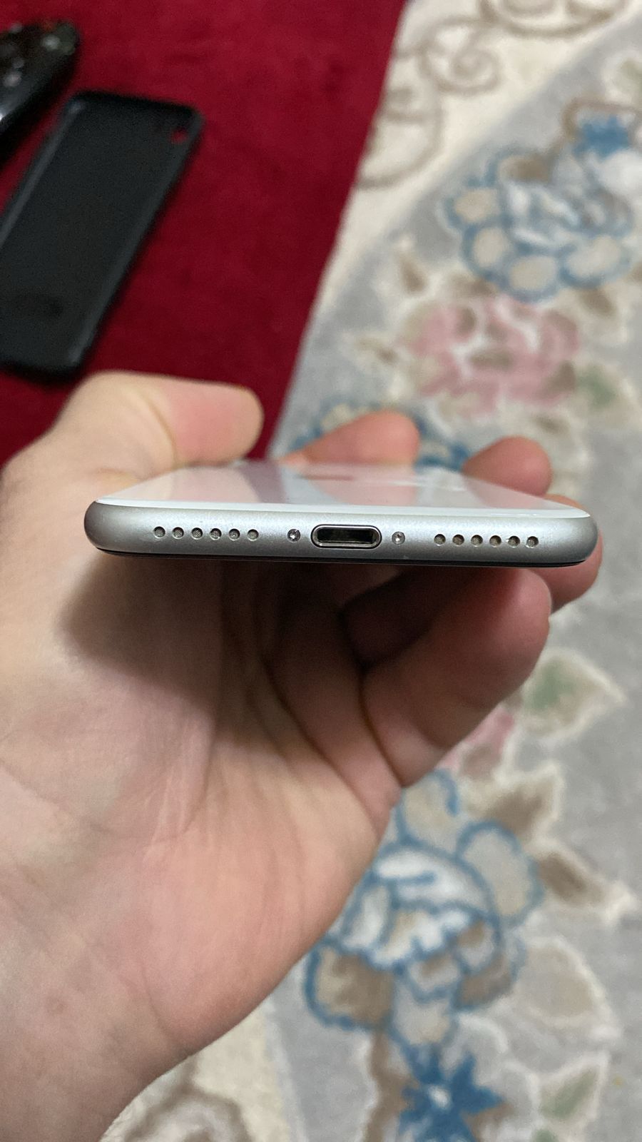 Продам iPhone SE