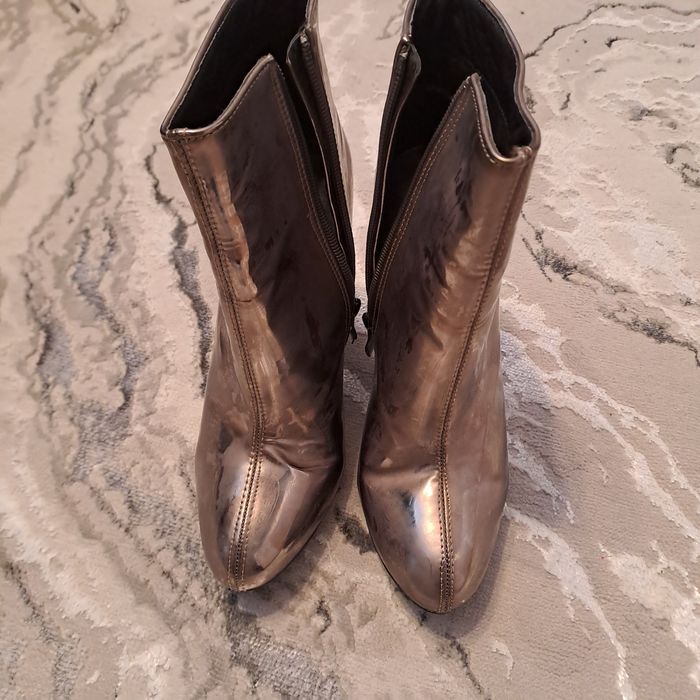 Елегантни  боти за празниците