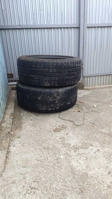 Vand doua anvelope iarna Michelin
