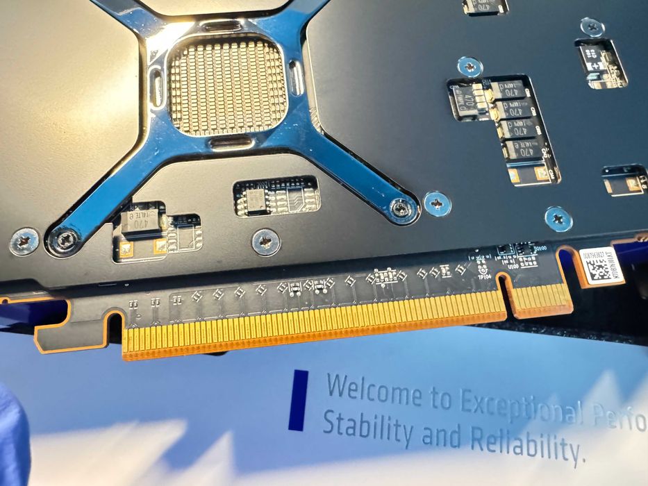Vand placa video AMD Radeon Pro W6800 32GB GDDR6 ECC