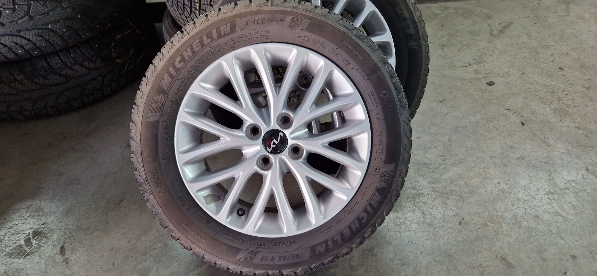 Комплект зимних шин MICHELIN X-Ice Snow 185/65 R15