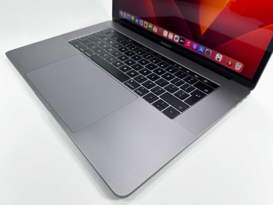 Macbook Intel i7 16gb 512ssd 15 inch Retina Radeon Pro Touchbar