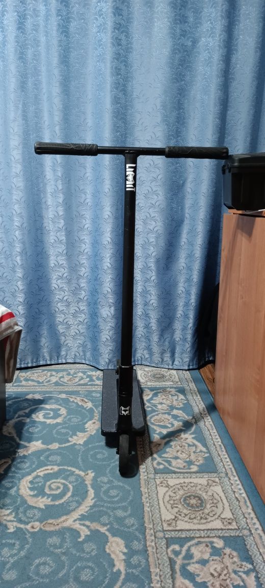Трюковой самокат Limit LMT23