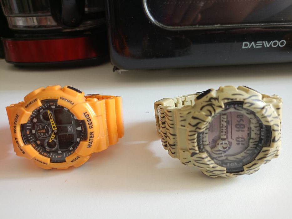 Vând ceasuri ,curea silicon,Water Resist,noi , calitate.