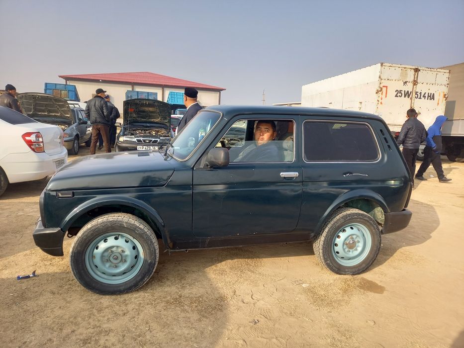 Niva 4x4 yili 2014 holati yaxshi yoqilg'i benzin gaz