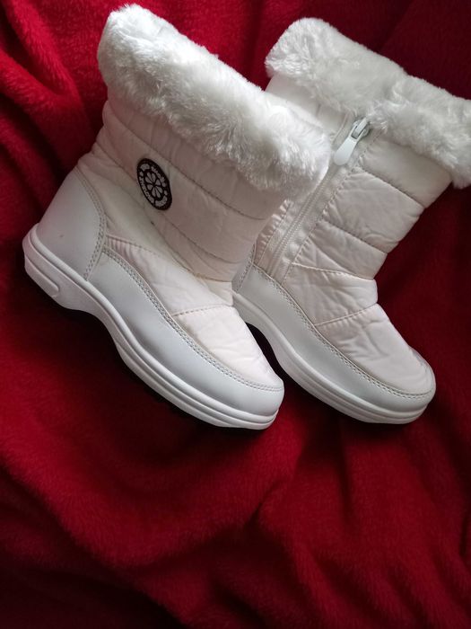 Cizme albe noi marime  31