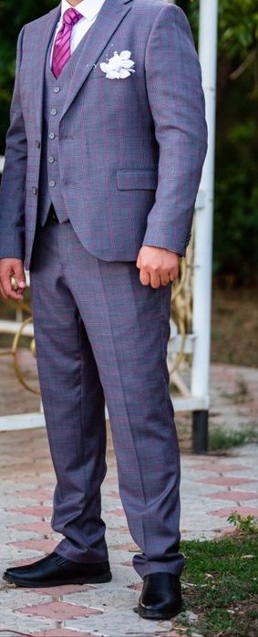 Продам костюм один раз одел на свадьбу