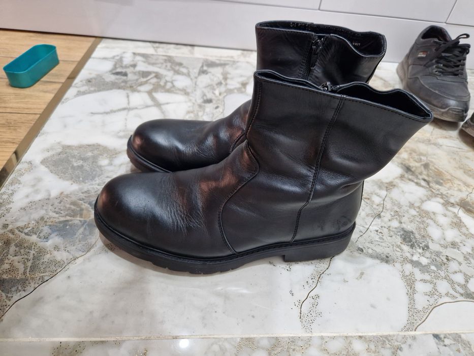 Зимняя ботинка размер 39