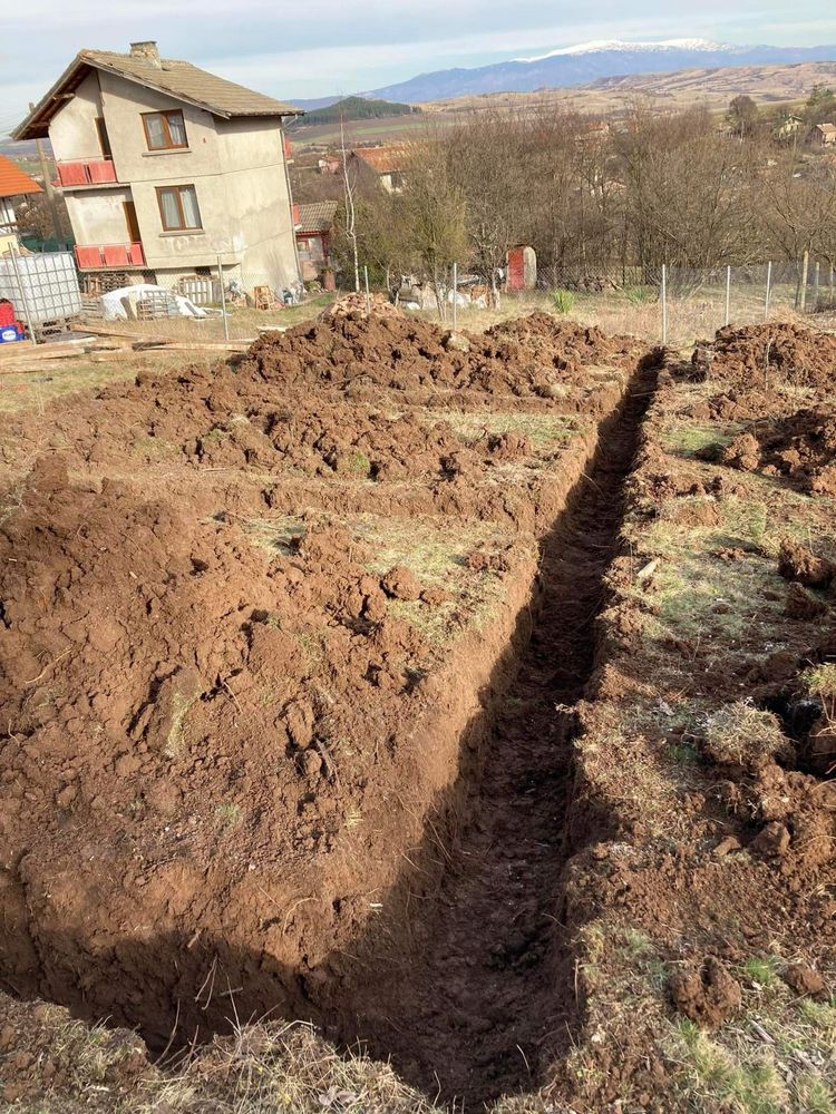 Услуги с Мини Багери и Самосвали!