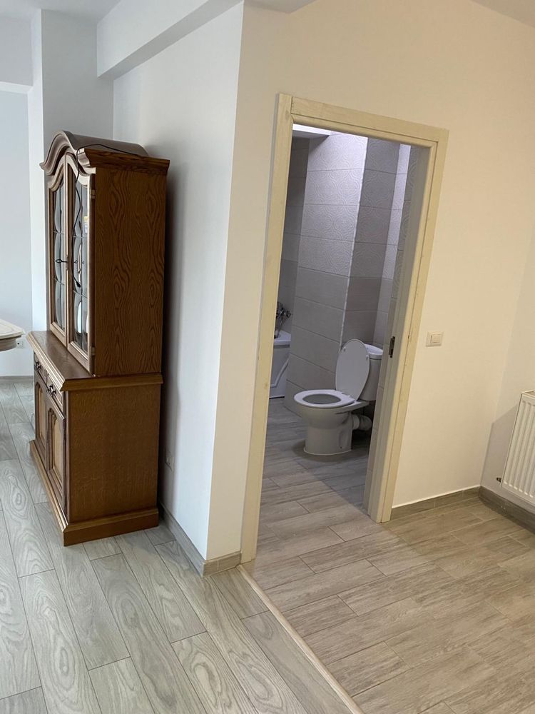 Închiriez apartament