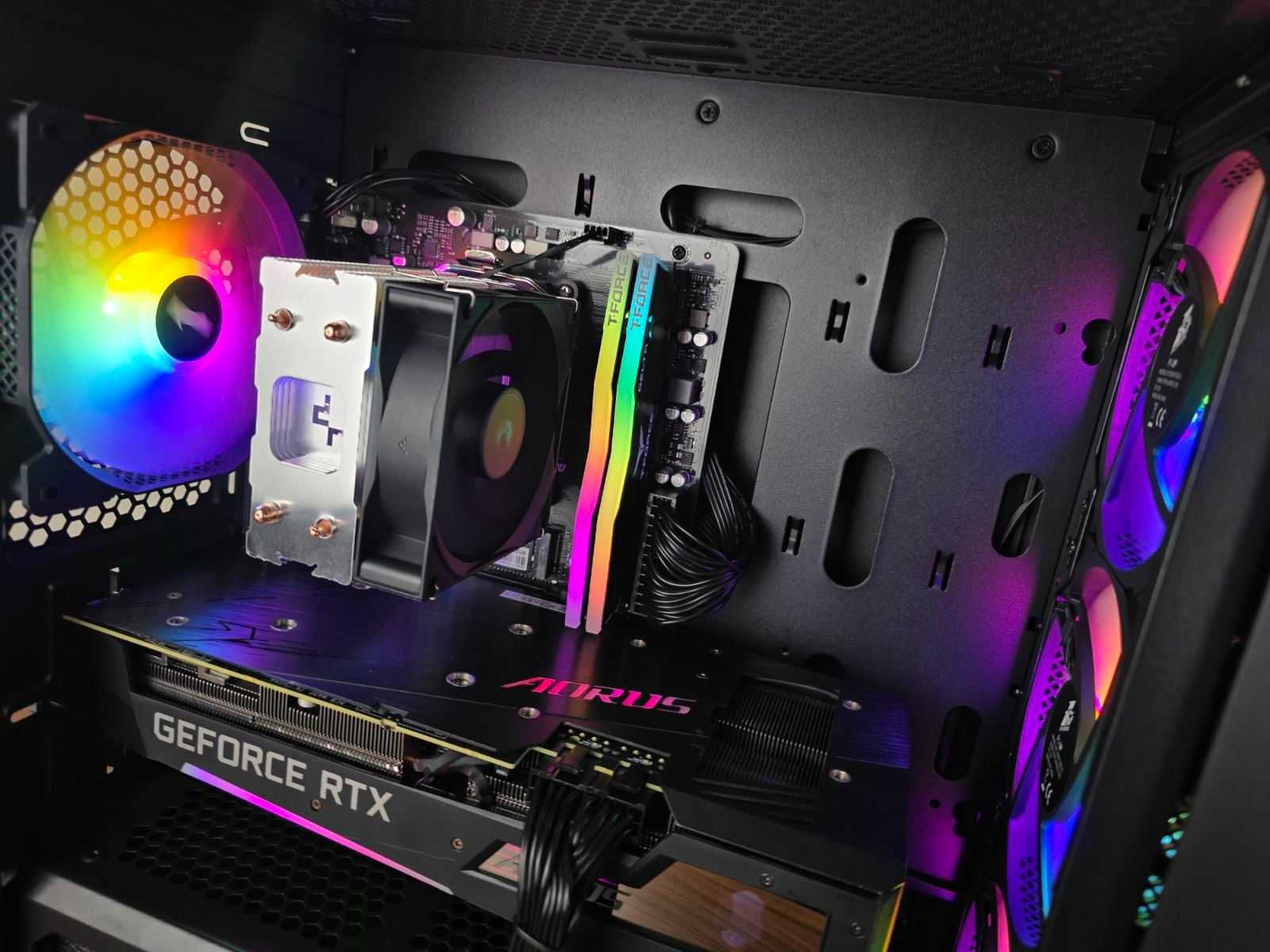 Гаранция / Нов ( RTX 3070 / 32 RAM / Ryzen 5600 ) Геймърски !
