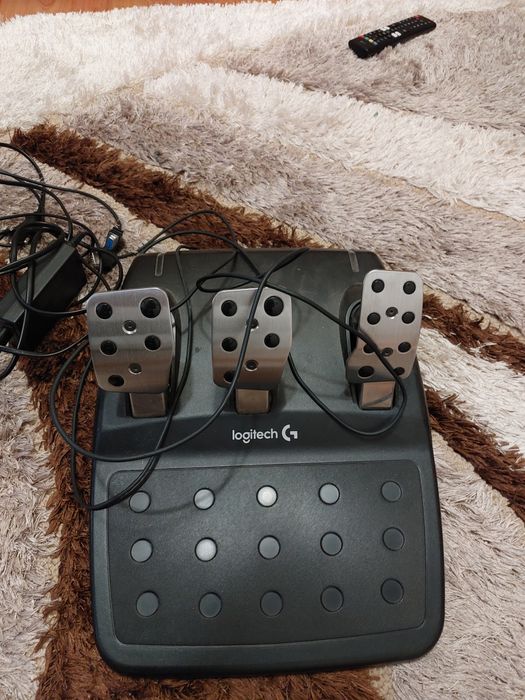 Vând volan Logitech g29
