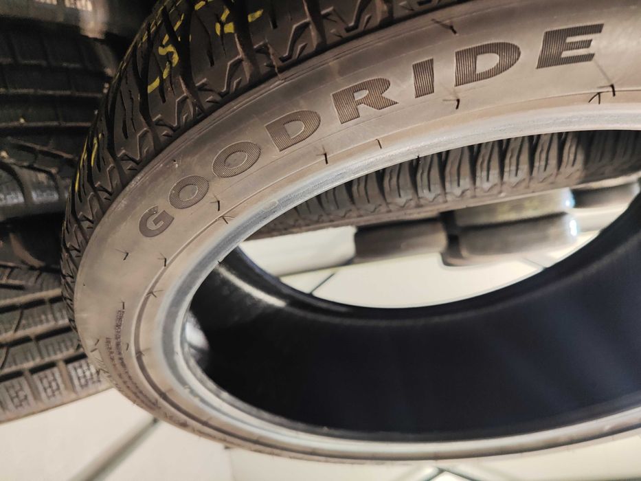 2бр. зимни гуми 225/40/18 Goodride