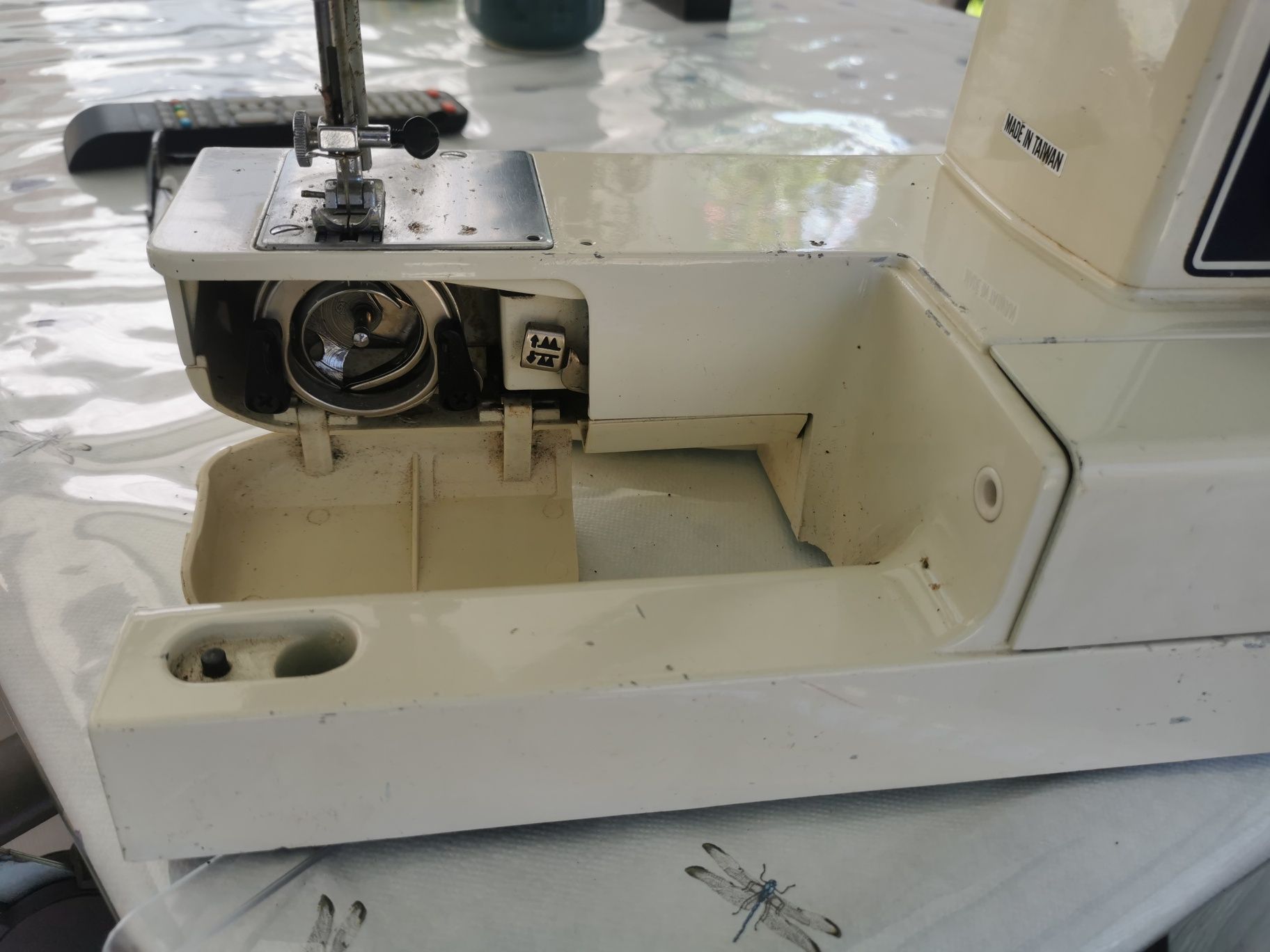 Mașina de cusut Toyota model 7700