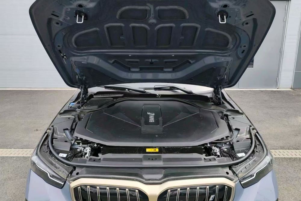 BMW i5 нд 40 номизга чикарберамиза