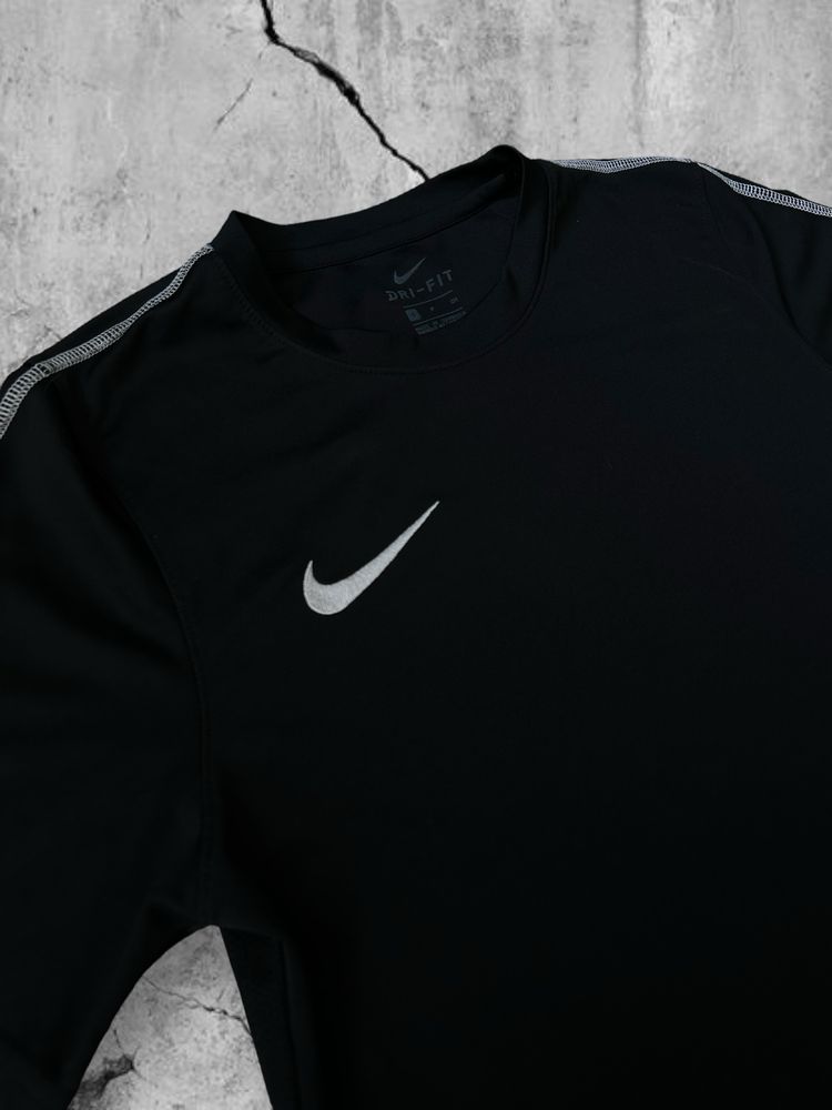 Tricou Nike simplu