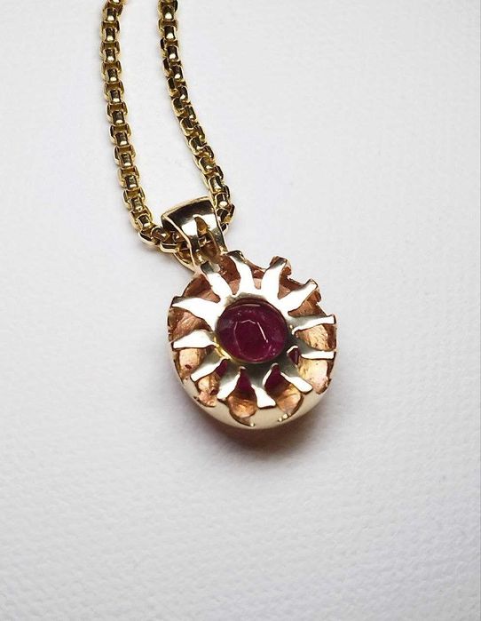Издържан медальон с голям естествен рубин и неповторим дизайн! Уникат!