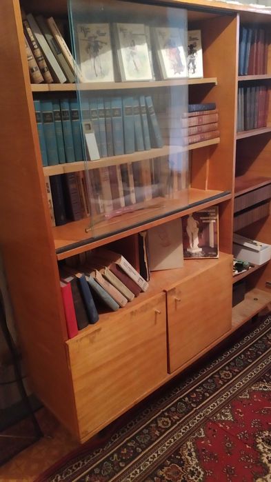 Распродажа мебели, изготовленной в СССР.