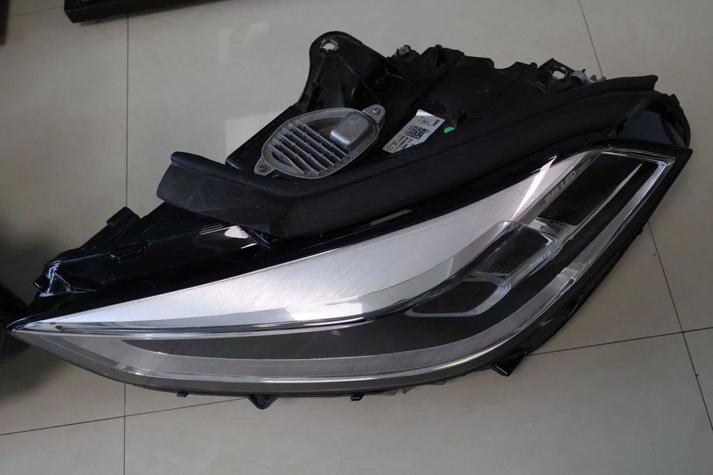 Far stanga BMW Seria 1 F40 Full LED - original