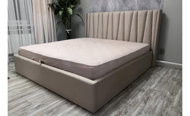 Продам б/у двухспальную кровать с матрасом 200х180