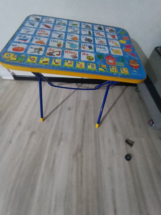 Продам стол детский